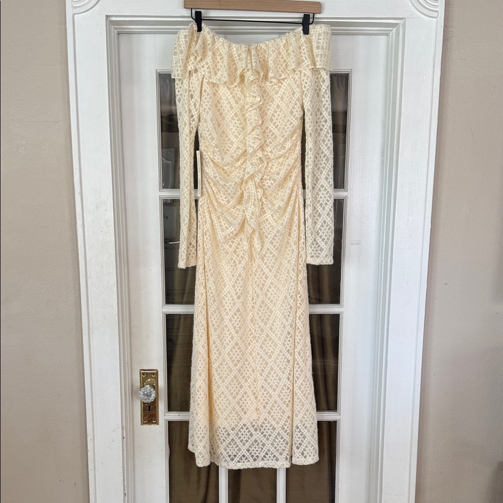 ASTR Dorian Off-Shoulder Ivory Lace Midi Dress - Picture 7 of 10